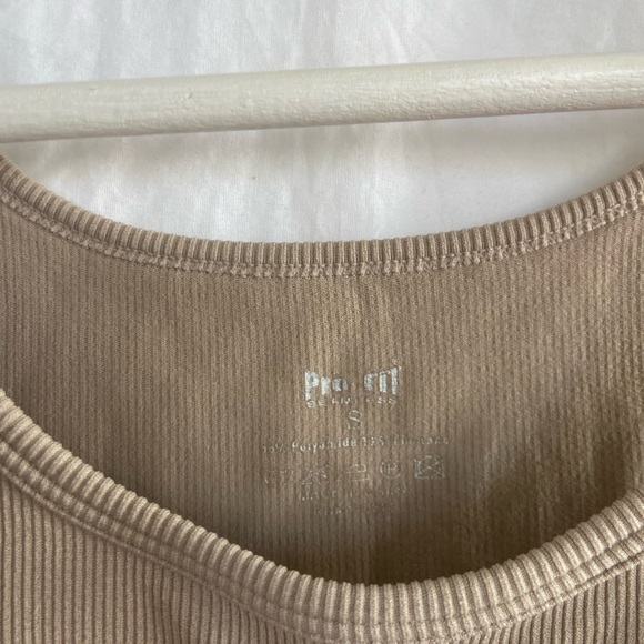 PRO FIT Seamless padded tank top size small - Picture 6 of 13